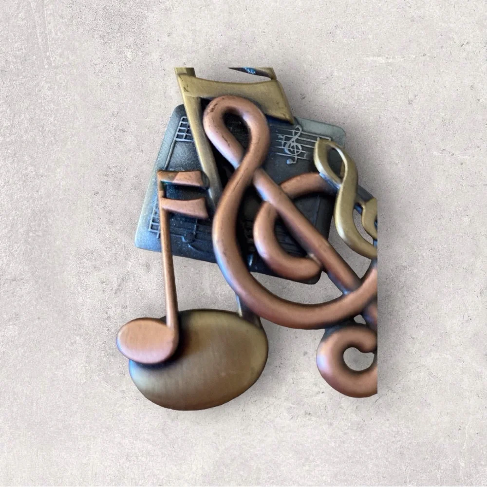 Vintage brooch music